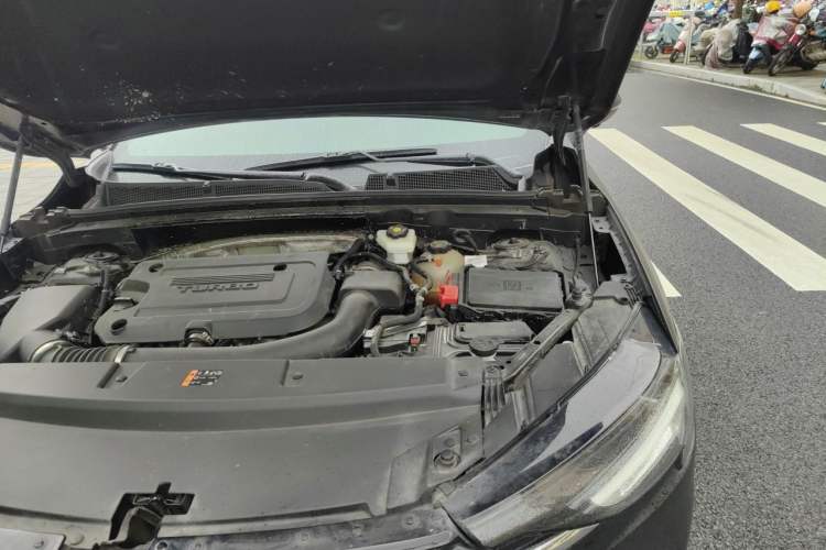 Used Buick Envision 2022 Encore Plus 652T Five-Seat Luxury Model Engine Bay Left