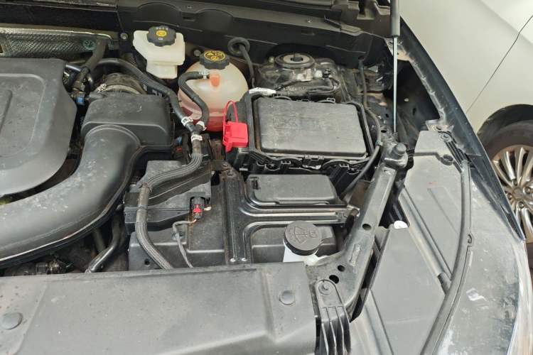 Used Buick Envision 2022 Encore Plus 652T Five-Seat Luxury Model Engine Bay Left