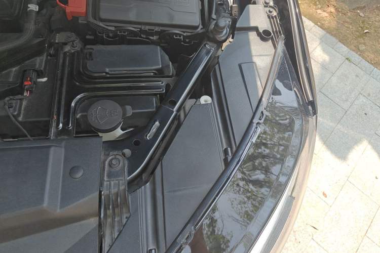 Used Buick Envision 2022 Encore Plus Avenir Avenir 5-Seater Edition Engine Bay Left