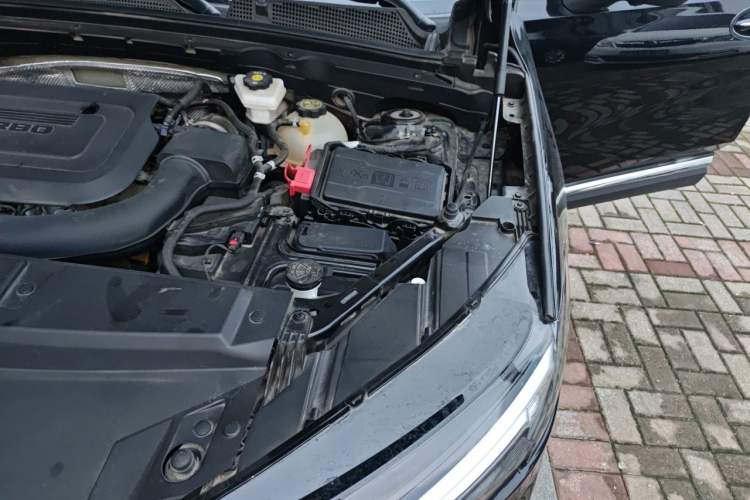 Used Buick Envision 2022 Encore Plus 652T Five-Seat Luxury Model Engine Bay Left
