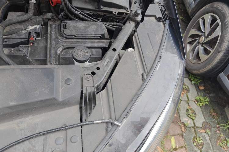 Used Buick Envision 2022 Encore Plus 652T Five-Seat Luxury Model Engine Bay Left