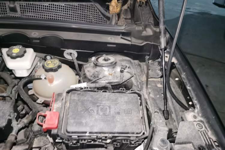 Used Buick Envision 2022 Facelift Encore S 552T Two-Wheel-Drive Luxury Model Engine Bay Left
