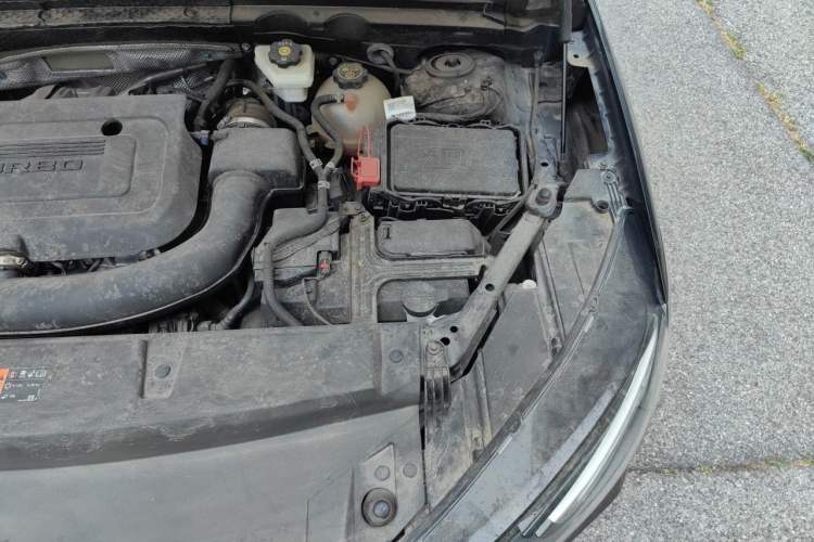 Used Buick Envision 2022 Encore Plus 652T Five-Seat Luxury Model Engine Bay Left
