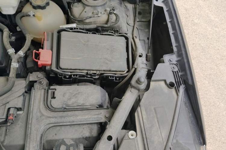 Used Buick Envision 2022 Encore Plus 652T Five-Seat Luxury Model Engine Bay Left