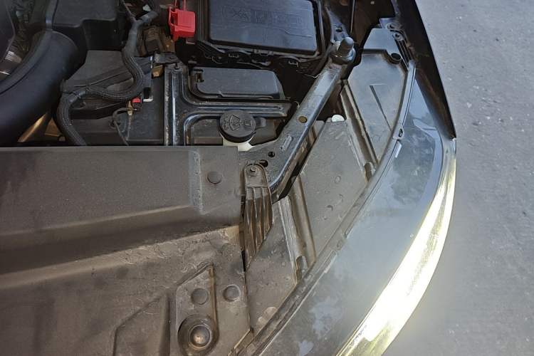 Used Buick Envision 2022 Encore S 552T Two-Wheel-Drive Luxury Model Engine Bay Left