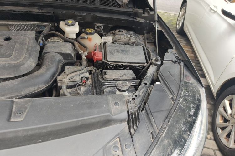 Used Buick Envision 2022 Encore Plus 652T Five-Seat Luxury Model Engine Bay Left