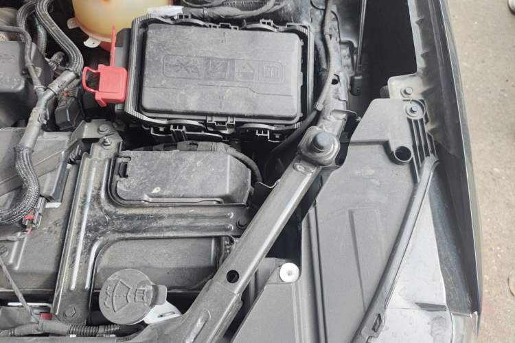 Used Buick Envision 2022 Encore S 552T Two-Wheel-Drive Luxury Model Engine Bay Left