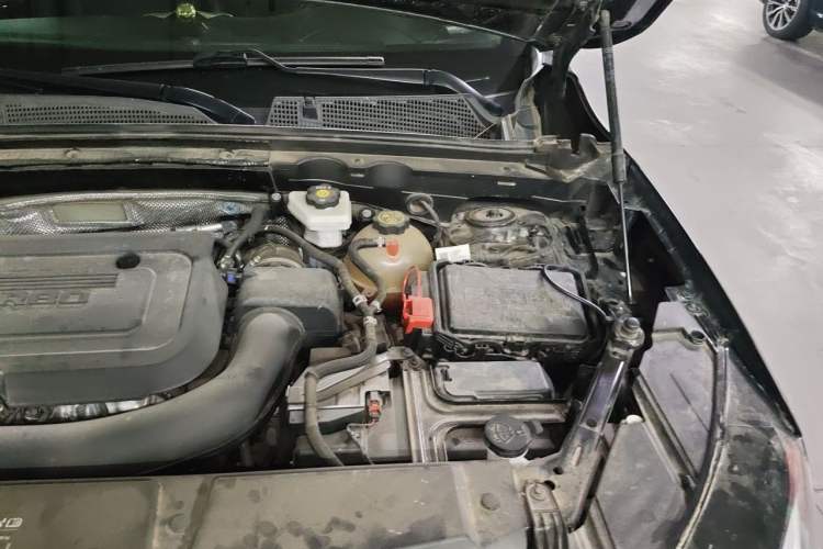 Used Buick Envision 2022 Encore Plus 652T Five-Seat Luxury Model Engine Bay Left