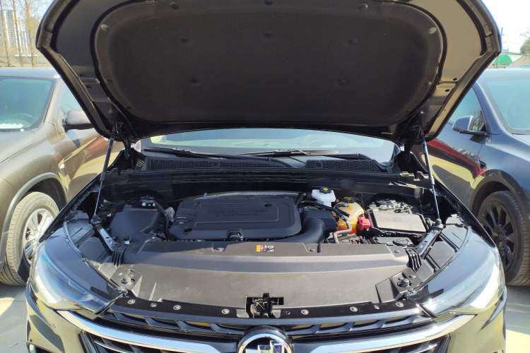 Used Buick Envision 2022 Encore Plus 652T Five-Seat Luxury Model Engine Bay