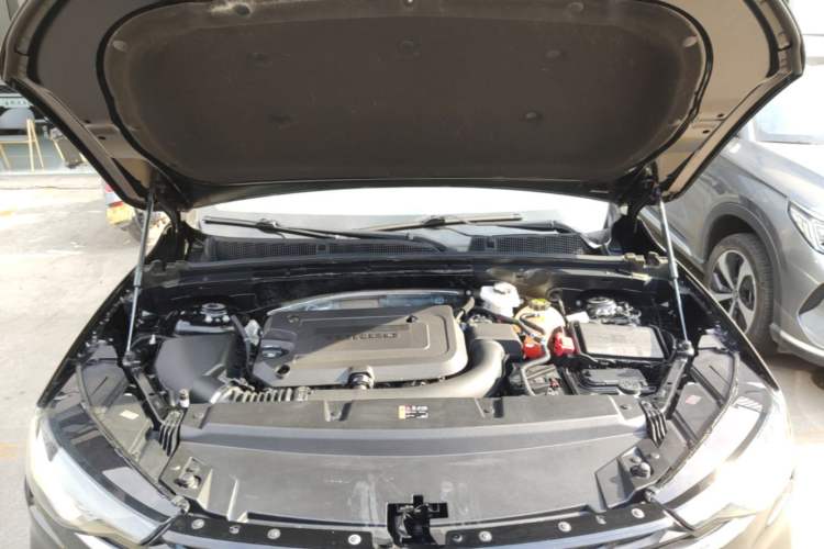 Used Buick Envision 2022 Encore Plus 652T Five-Seat Luxury Model Engine Bay