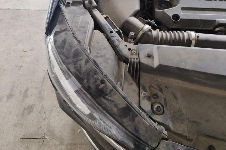 Used Buick Envision 2022 Encore Plus 652T Five-Seat Luxury Model Engine Bay Right