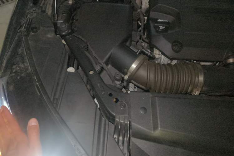 Used Buick Envision 2022 Encore Plus 652T Five-Seat Luxury Model Engine Bay Right