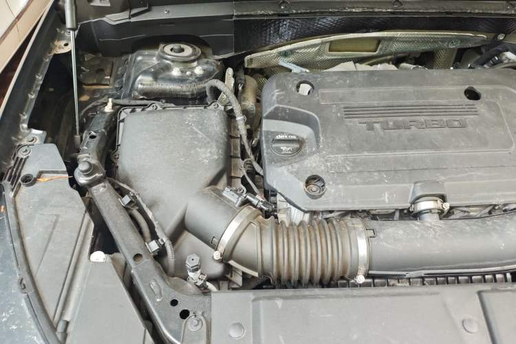Used Buick Envision 2022 Encore Plus 652T Five-Seat Luxury Model Engine Bay Right