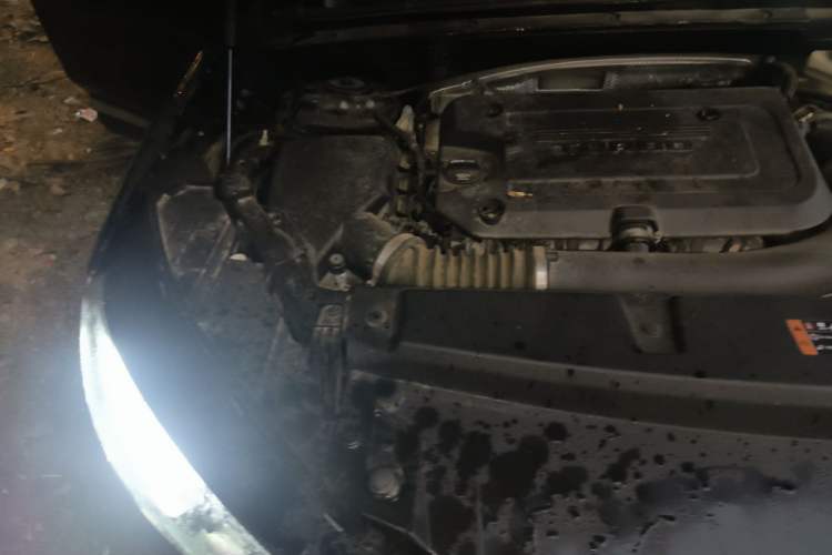 Used Buick Envision 2022 Encore Plus 652T Five-Seat Luxury Model Engine Bay Right
