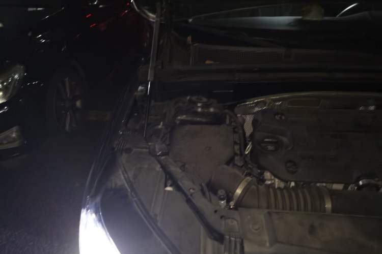 Used Buick Envision 2022 Encore Plus 652T Five-Seat Luxury Model Engine Bay Right