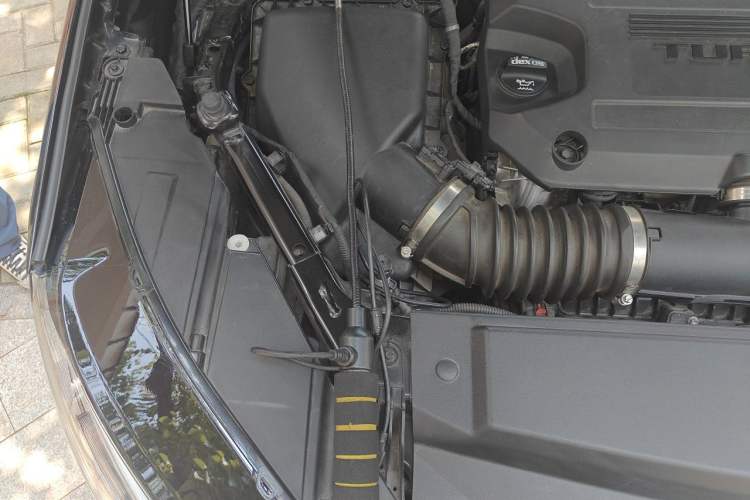 Used Buick Envision 2022 Encore Plus Avenir Avenir 5-Seater Edition Engine Bay Right