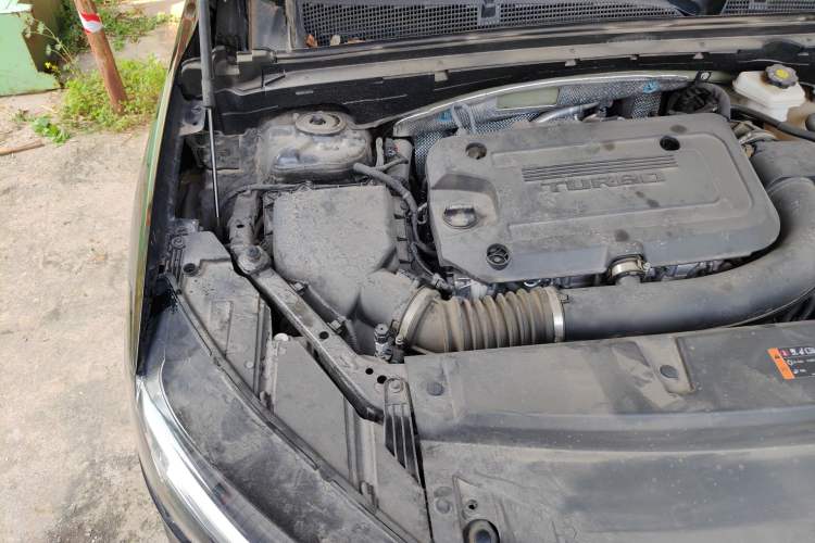 Used Buick Envision 2022 Encore Plus 652T Five-Seat All-Wheel-Drive Luxury Model Engine Bay Right