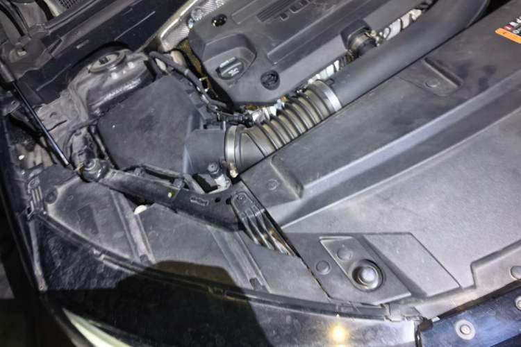 Used Buick Envision 2022 Encore Plus 652T Five-Seat All-Wheel-Drive Luxury Model Engine Bay Right