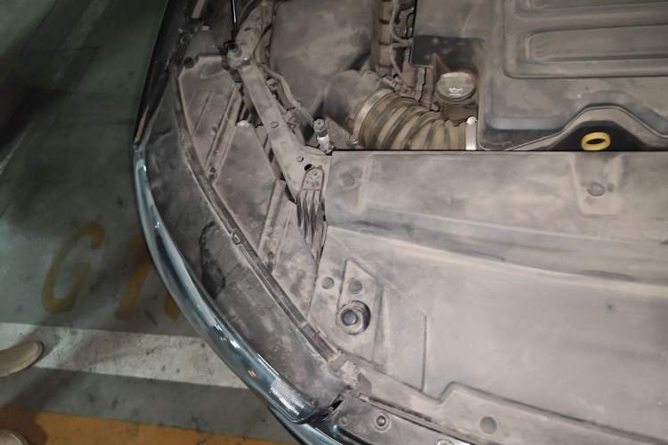 Used Buick Envision 2022 Encore S 552T Two-Wheel-Drive Luxury Model Engine Bay Right