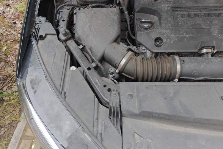 Used Buick Envision 2022 Encore Plus 652T Five-Seat Luxury Model Engine Bay Right