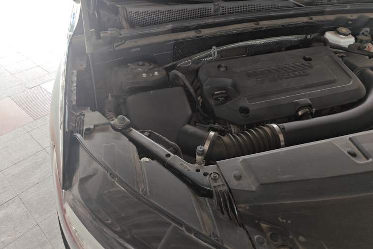 Used Buick Envision 2022 Encore Plus 652T Five-Seat All-Wheel-Drive Luxury Model Engine Bay Right