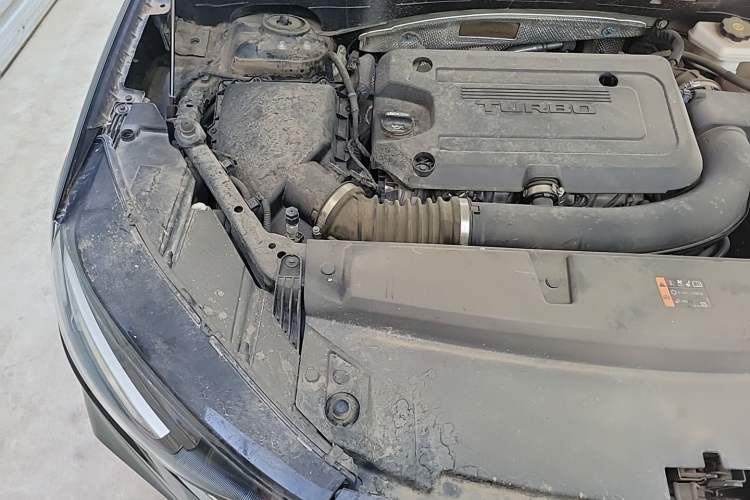 Used Buick Envision 2022 Encore Plus 652T Five-Seat Luxury Model Engine Bay Right