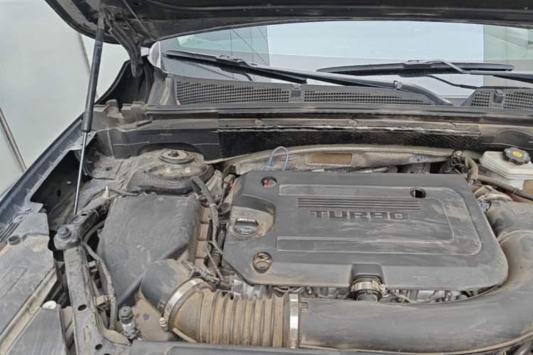 Used Buick Envision 2022 Encore S 652T Two-Wheel-Drive Luxury Model Engine Bay Right
