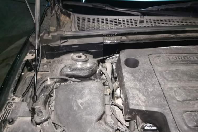Used Buick Envision 2022 Facelift Encore S 552T Two-Wheel-Drive Luxury Model Engine Bay Right