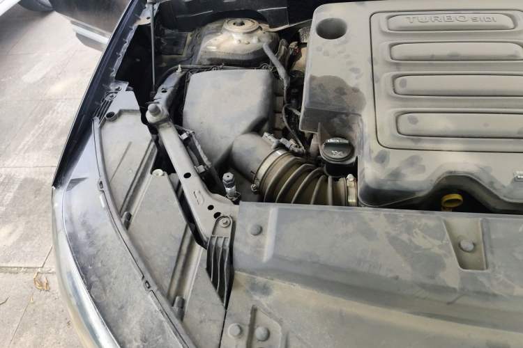 Used Buick Envision 2022 Encore S 552T Two-Wheel-Drive Luxury Model Engine Bay Right