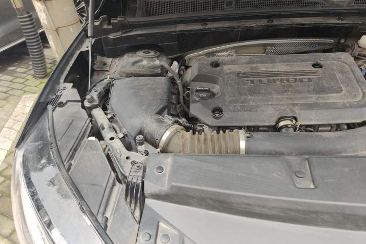Used Buick Envision 2022 Encore Plus 652T Five-Seat Luxury Model Engine Bay Right