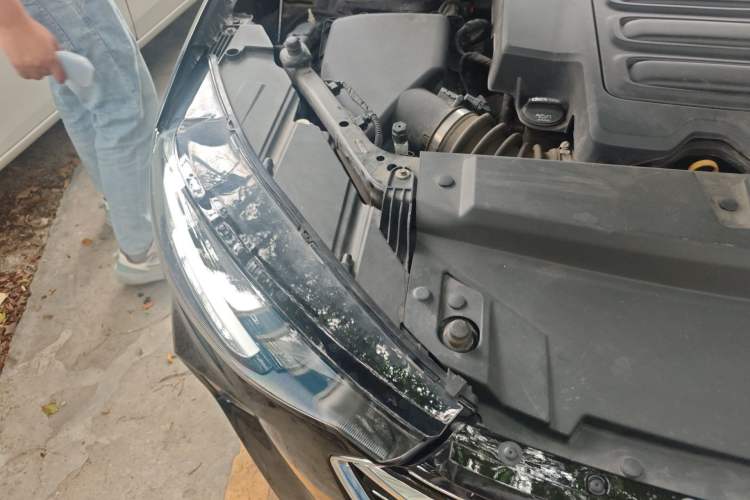 Used Buick Envision 2022 Encore S 552T Two-Wheel Drive Elite Model Engine Bay Right