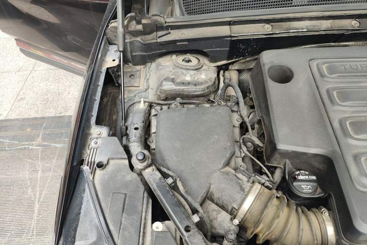 Used Buick Envision 2022 Encore S 552T Two-Wheel-Drive Luxury Model Engine Bay Right