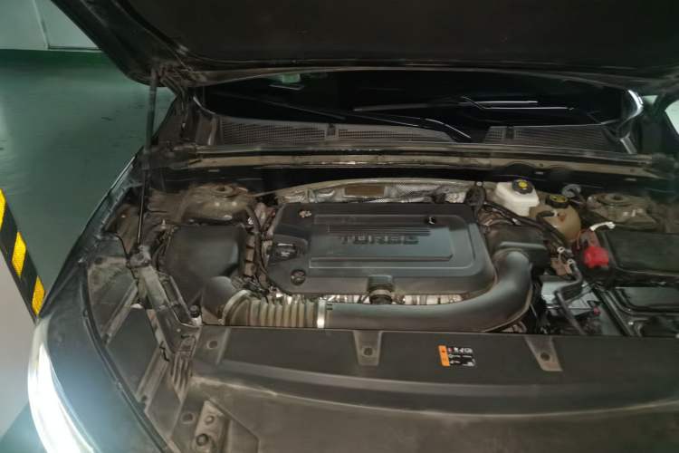 Used Buick Envision 2022 Encore S 652T Two-Wheel-Drive Luxury Model Engine Bay Right