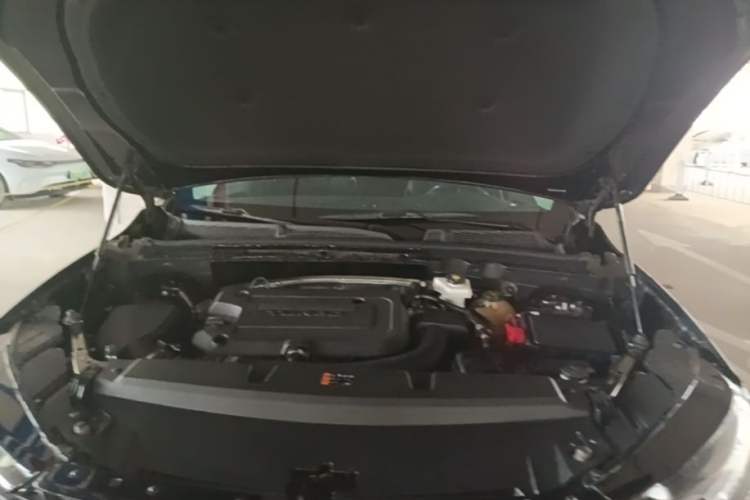 Used Buick Envision 2022 Encore Plus 652T Five-Seat Luxury Model Engine Bay