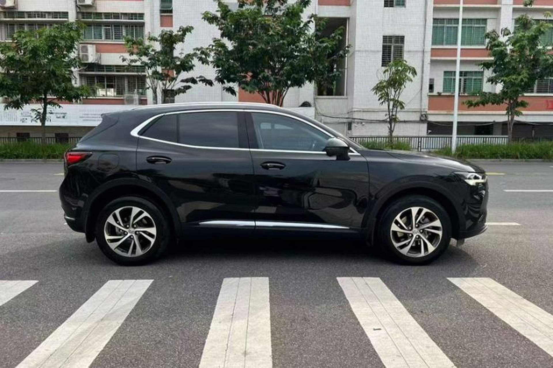 Used Buick Envision 2022 Encore S 552T Two-Wheel-Drive Luxury Model Exterior 1