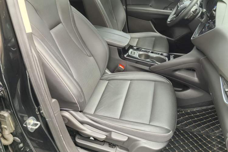 Used Buick Envision 2022 Facelift Encore S 552T Two-Wheel-Drive Luxury Model Exterior 4
