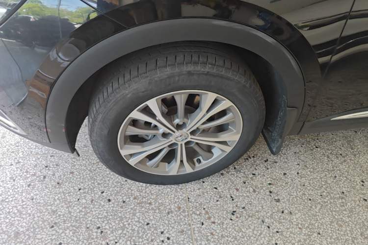 Used Buick Envision 2022 Encore Plus 652T Five-Seat Luxury Model Exterior 4