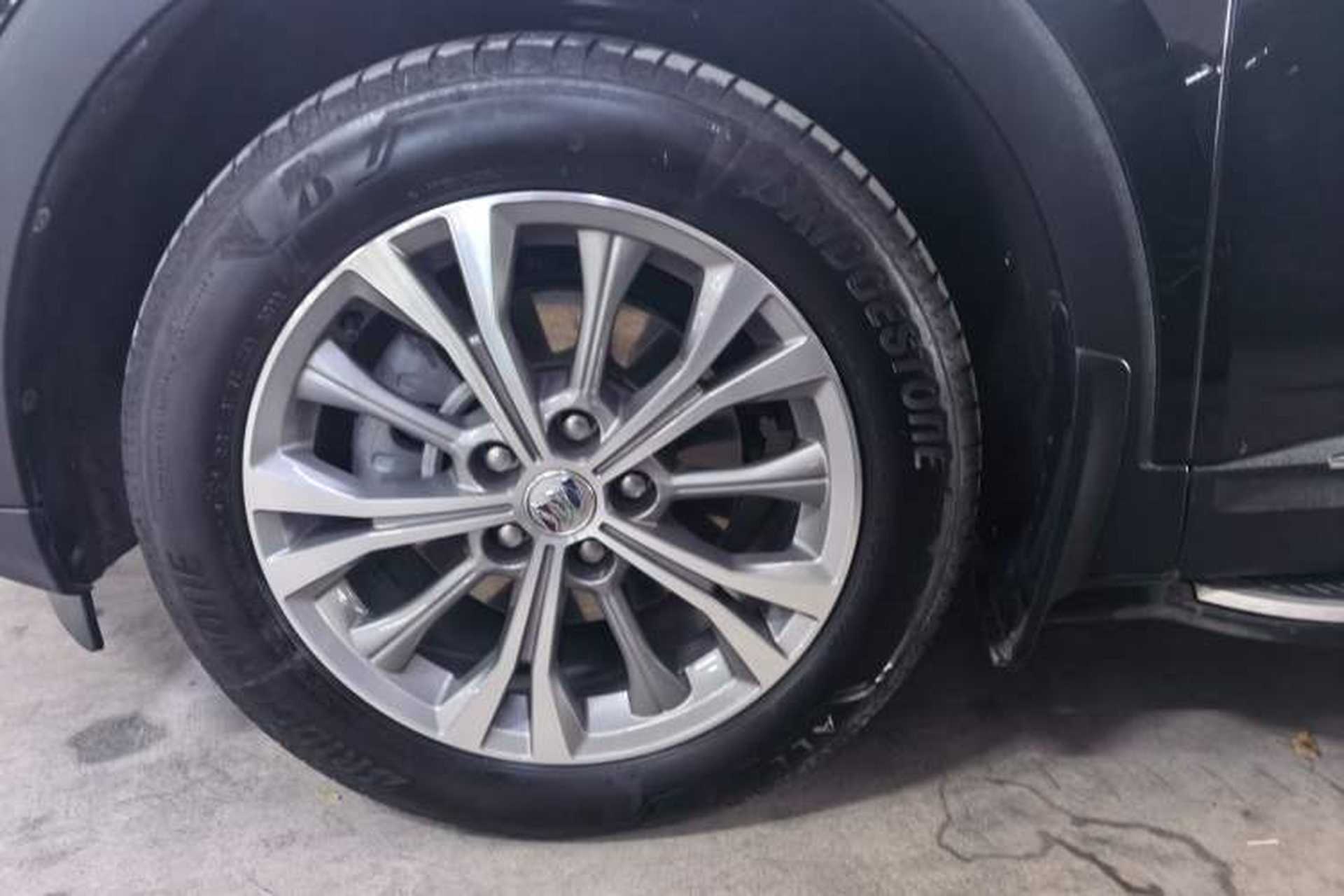 Used Buick Envision 2022 Encore Plus 652T Five-Seat Luxury Model Exterior 4