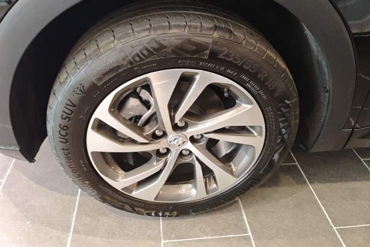 Used Buick Envision 2022 Facelift Encore S 552T Two-Wheel-Drive Luxury Model Exterior 4