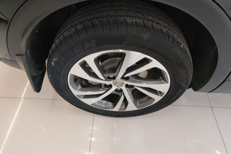 Used Buick Envision 2022 Encore S 652T Two-Wheel-Drive Luxury Model Exterior 5