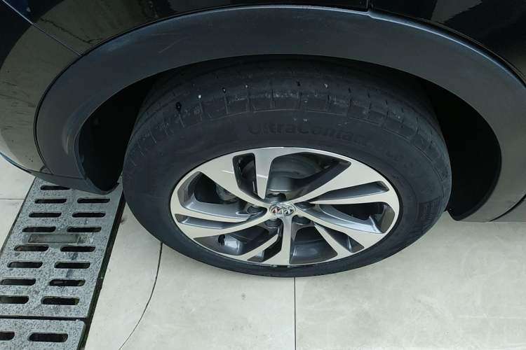 Used Buick Envision 2022 Facelift Encore S 552T Two-Wheel Drive Elite Model Exterior 5