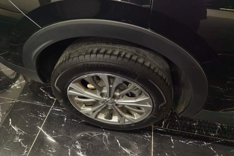 Used Buick Envision 2022 Encore Plus 652T Five-Seat Luxury Model Exterior 5