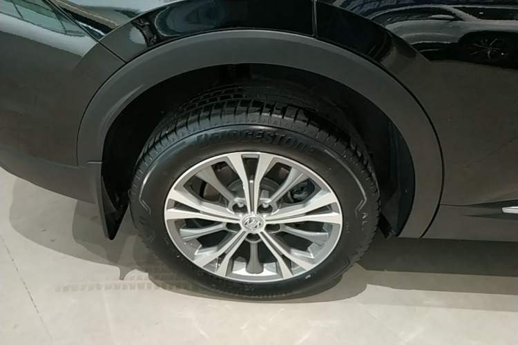 Used Buick Envision 2022 Encore Plus 652T Five-Seat Luxury Model Exterior 5