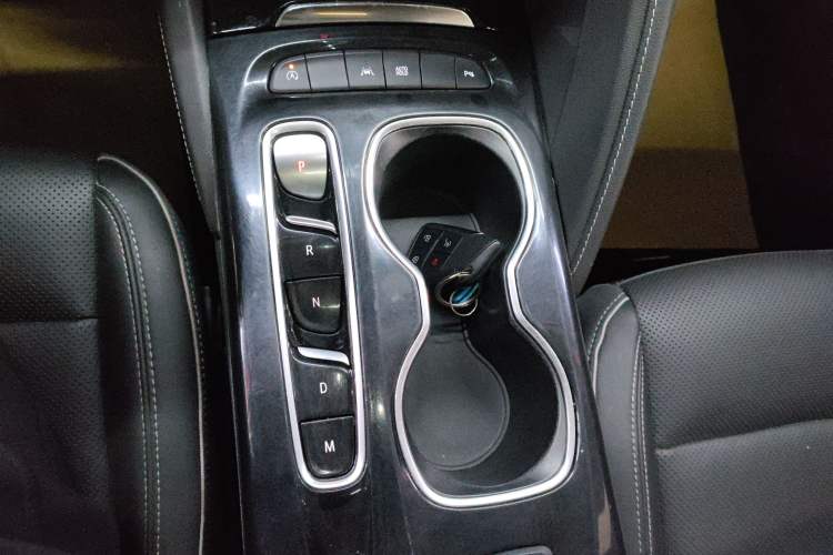 Used Buick Envision 2022 Encore S 652T Two-Wheel-Drive Luxury Model Gear Lever