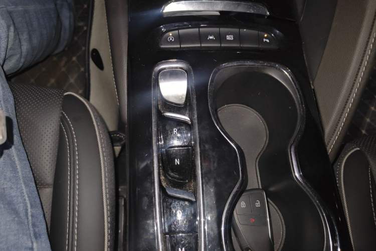 Used Buick Envision 2022 Encore Plus 552T Five-Seat Luxury Model Gear Lever