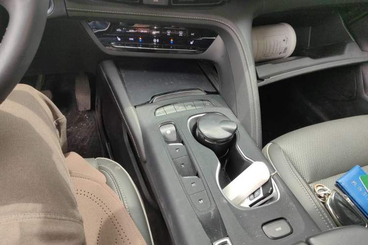 Used Buick Envision 2022 Encore Plus 652T Five-Seat Luxury Model Gear Lever