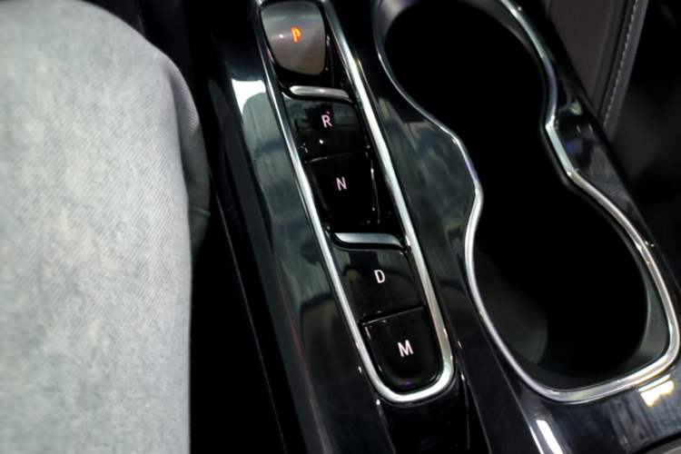 Used Buick Envision 2022 Encore S 552T Two-Wheel-Drive Luxury Model Gear Lever