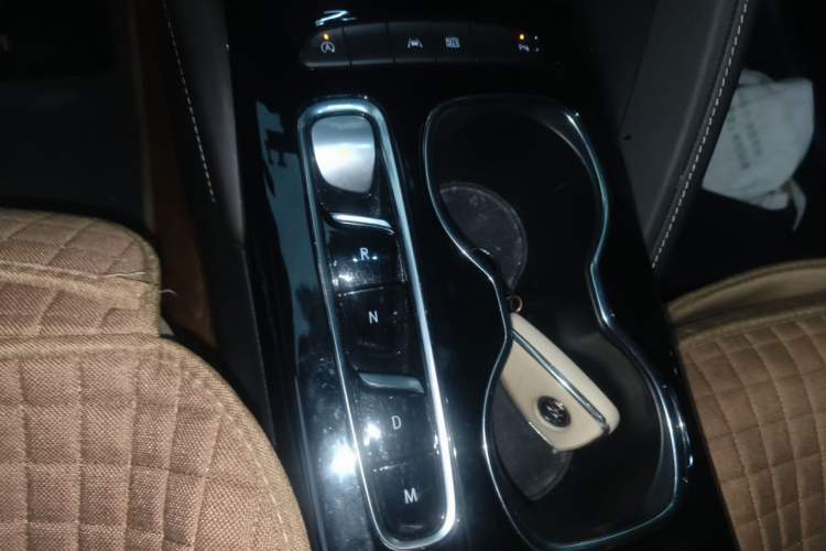 Used Buick Envision 2022 Encore Plus 652T Five-Seat Luxury Model Gear Lever