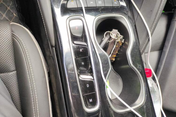 Used Buick Envision 2022 Facelift Encore S 552T Two-Wheel-Drive Luxury Model Gear Lever