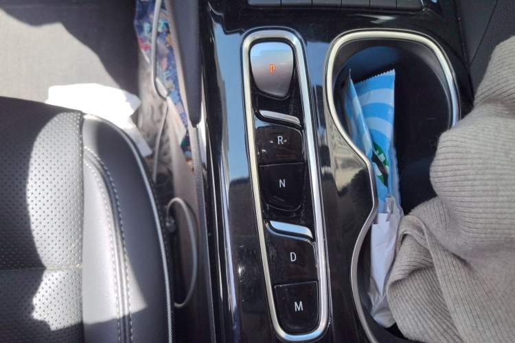 Used Buick Envision 2022 Facelift Encore S 552T Two-Wheel-Drive Luxury Model Gear Lever